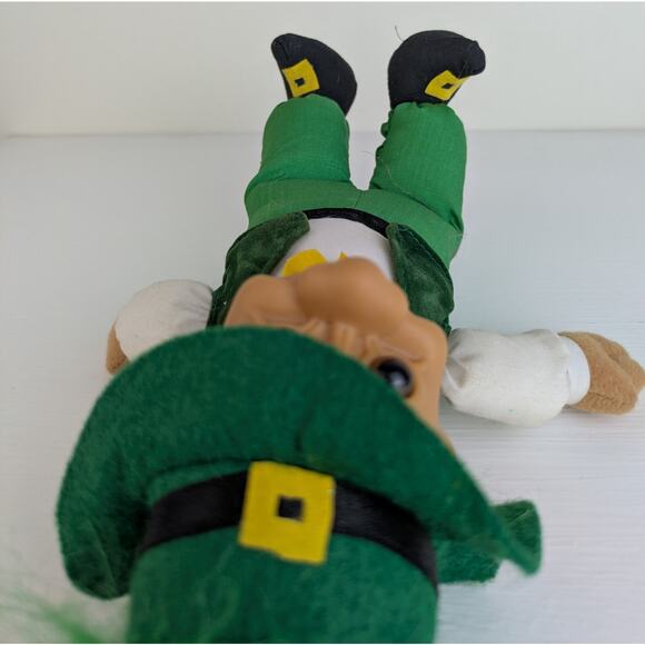 Vintage Russ Leprechaun Troll Doll w/Tag 8" Green Hair Clothes St Patrick's Day - Picture 8 of 8